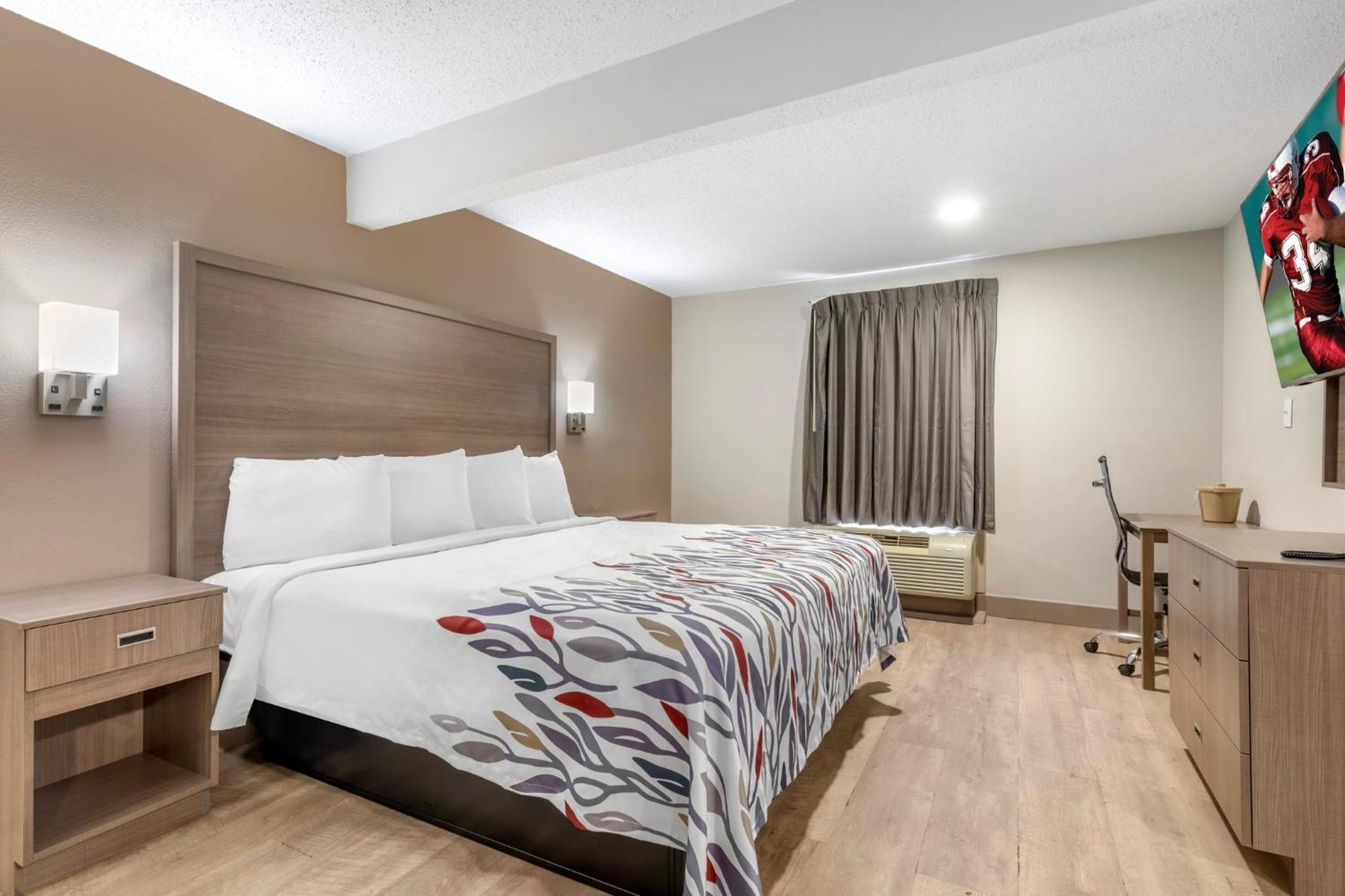 Motel Red Roof & 3*